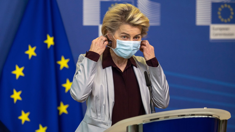 Фон дер Лајен: ЕУ да размисли за задолжително вакцинирање против коронавирусот