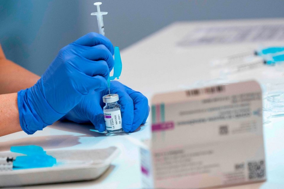 Франција ја паузира вакцинацијата со АстраЗенека на 24 часа