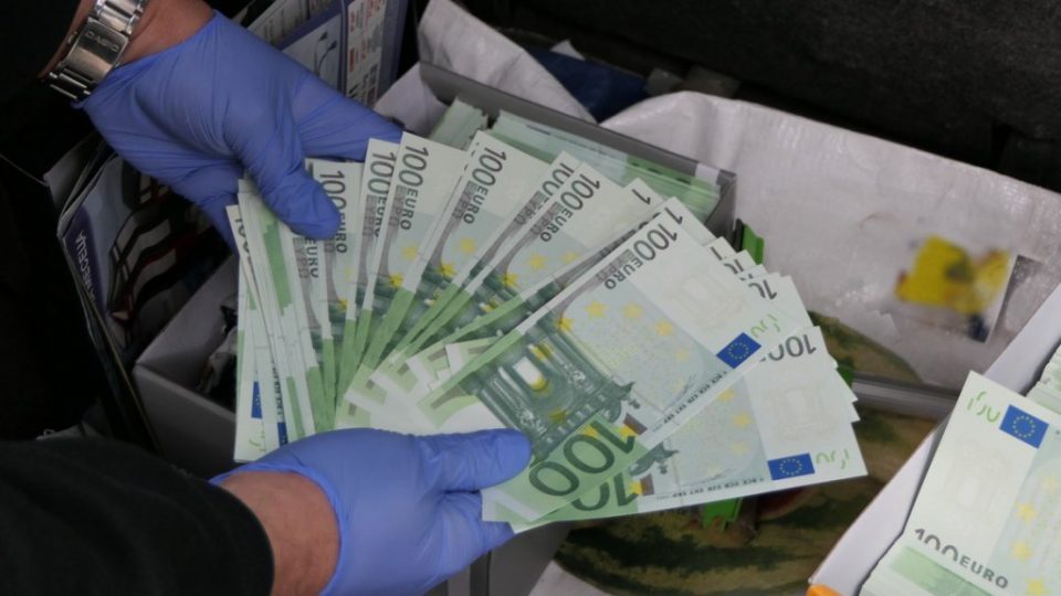 Запленети милиони фалсификувани долари и евра во Софија