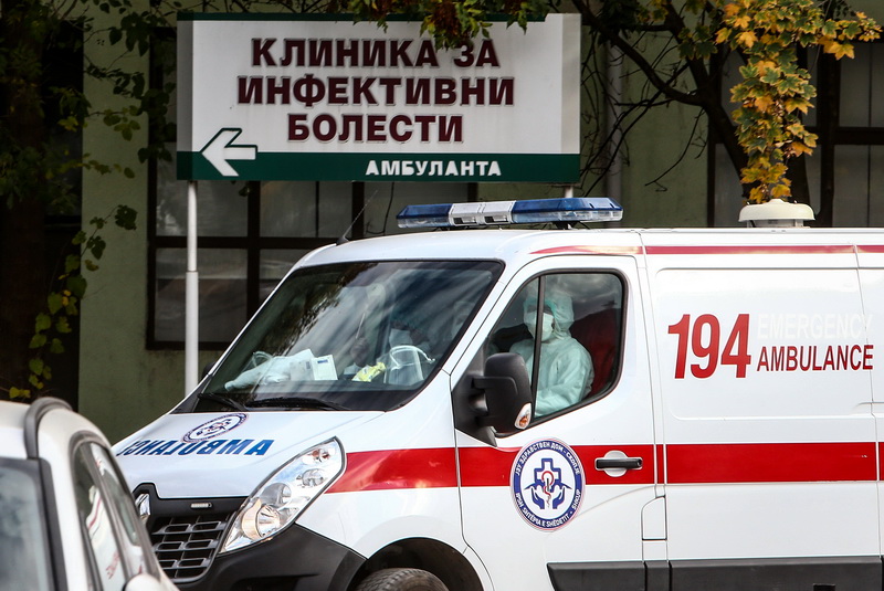 Вкупно 1224 ковид-пациенти во болниците низ Македонија, празни кревети има