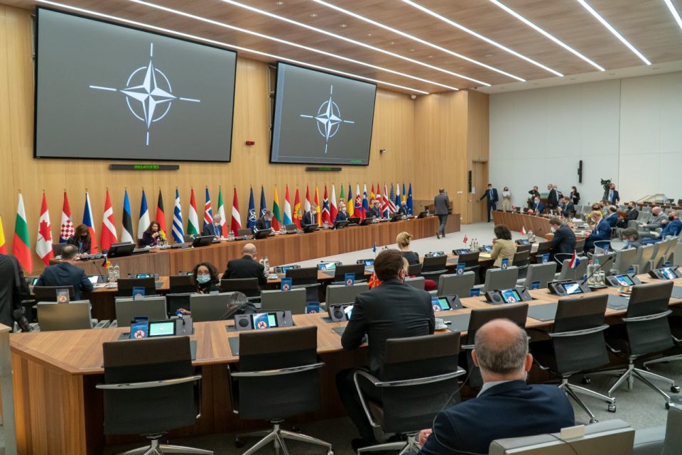НАТО: Состанок на министрите поради руската закана