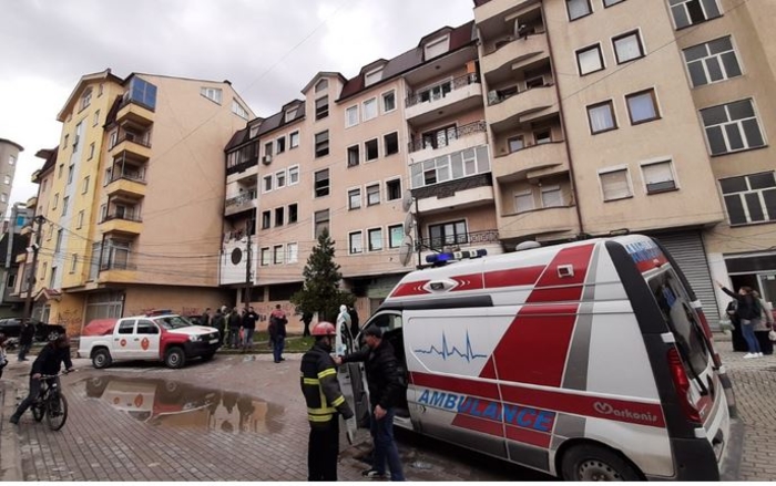 Изгоре стан во Тетово, неколку лица побарале помош поради вдишан чад