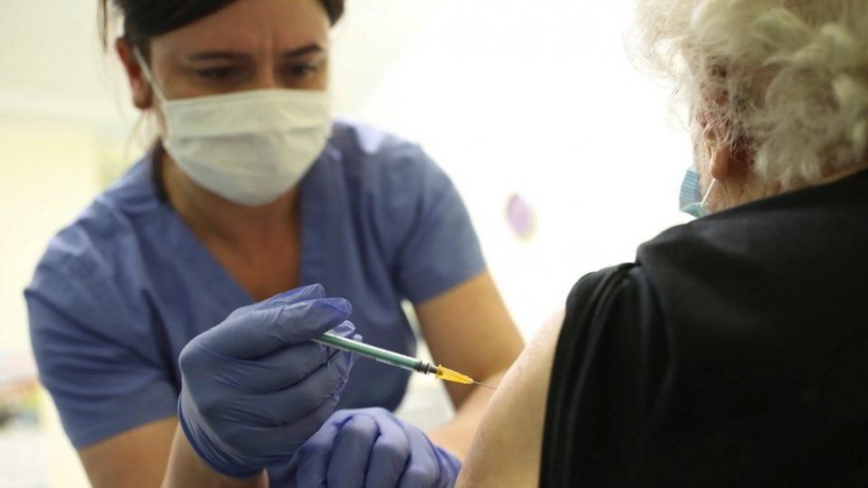 Секој четврти Европеец добил прва доза вакцина против Ковид-19