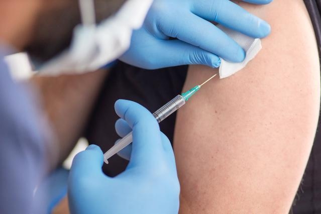 Грција регуларно ќе продолжи со имунизацијата со вакцината на АстраЗенека