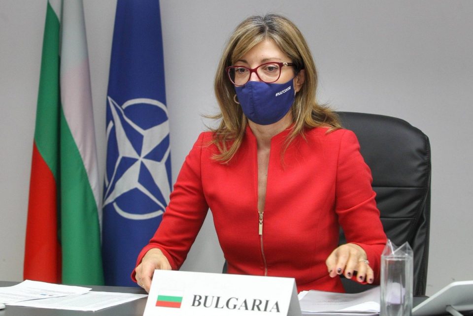 Захариева го повикала македонскиот амбасадор на разговор поради реакциите кон Гарванлиев