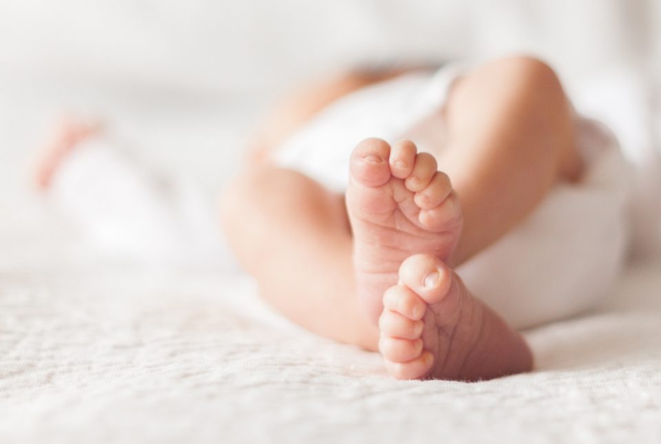 Почина новороденче заболено од Ковид-19 во Србија