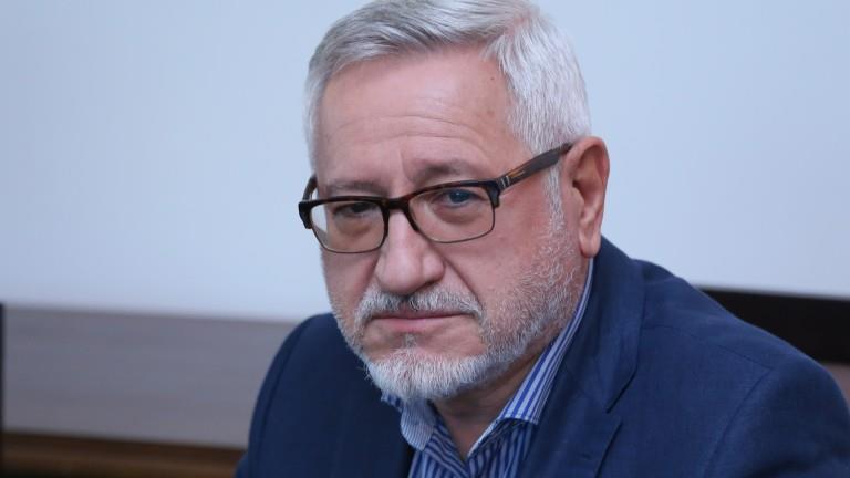 Ангел Димитров: Притисокот од ЕУ нема да доведе до промена на позицијата во Софија