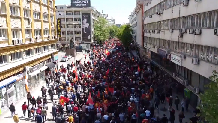 (ВИДЕО) Мицкоски: Македонија е жива, народот врие, слобода за уставобранителите!