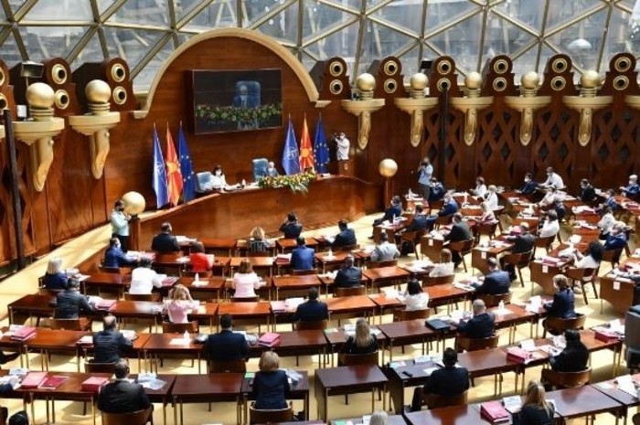 28 закони се блокирани во Собрание