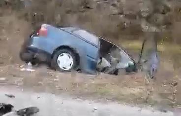 (ВИДЕО) Тешка сообраќајна несреќа на патот Маврово – Дебар