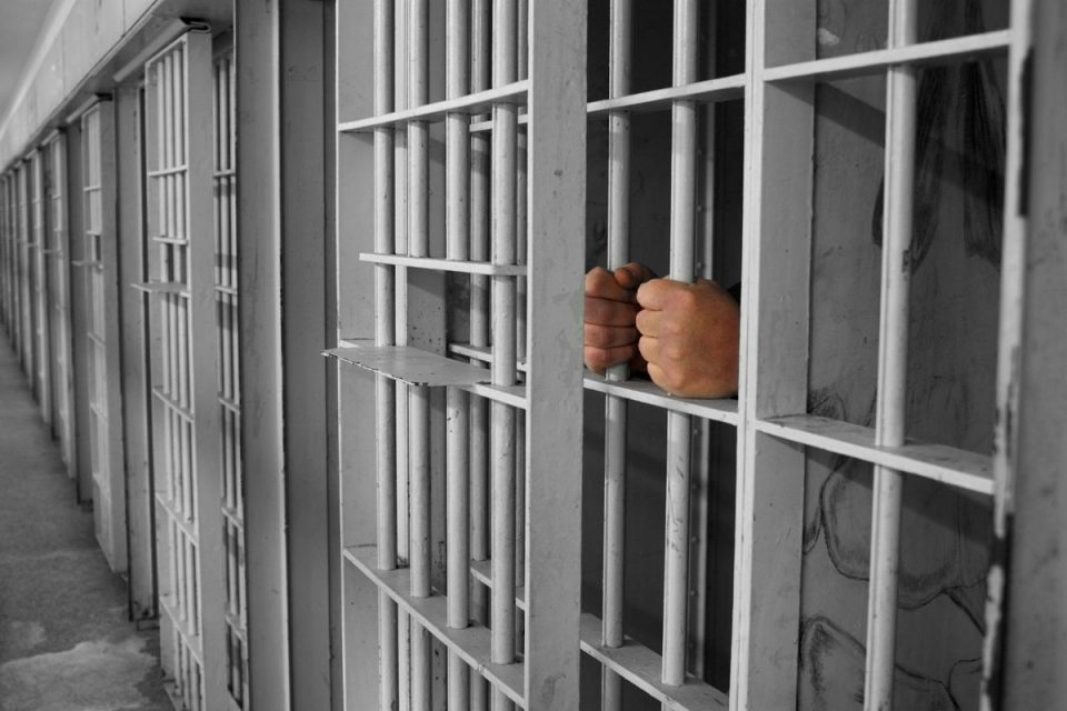 Затвореник од „Идризово“ телефонски измамил и оштетил седум лица околу 315.000 денари