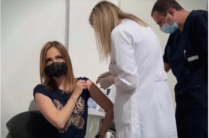 Советничката на Заев се вакцинира, додека хронично болните чекаат термин