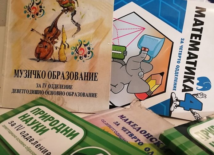Царовска: Печатениот учебник ќе се користи само во исклучителни ситуации