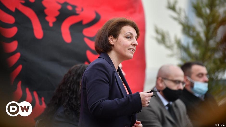 Косовската опозиција бара разрешување на министерката за надворешни работи