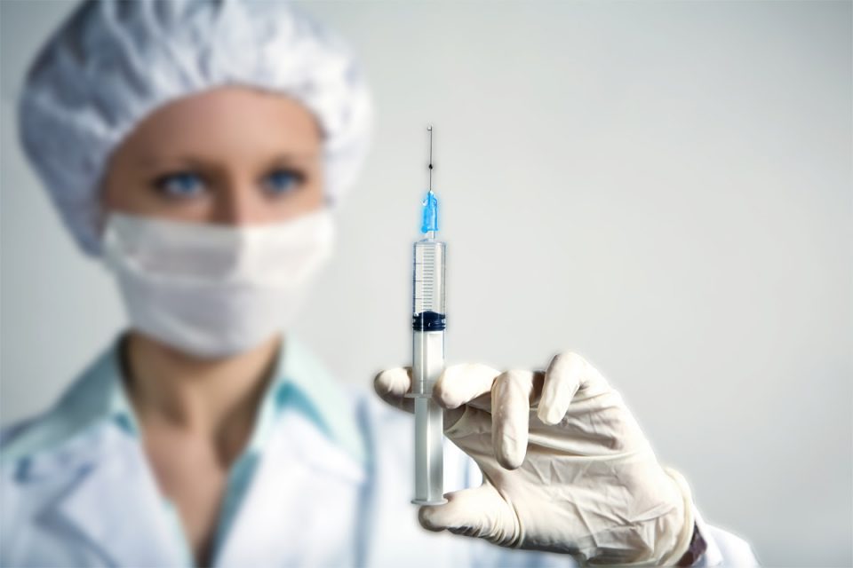 Италија ќе го казнува медицинскиот персонал кој одбива да се вакцинира