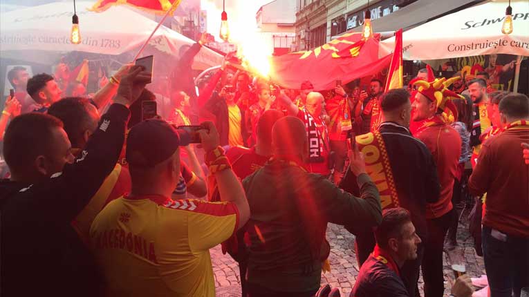 „Налеј, налеј“ ечи во Букурешт: Македонските навивачи и денеска приредија вистински спектакл
