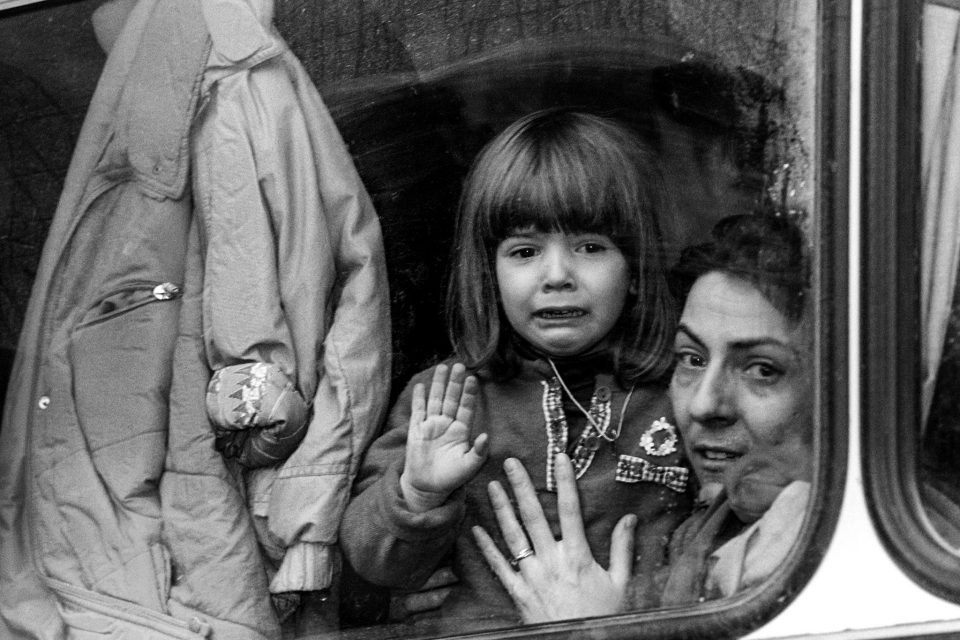 Девојка од Сараево 29 години подоцна се препозна на фотографија на грчки фоторепортер