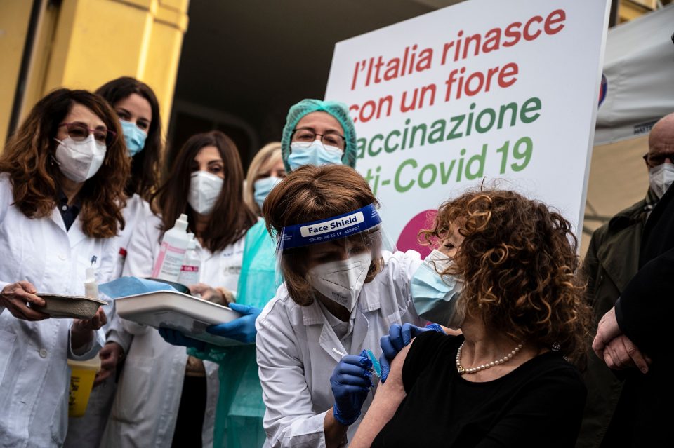Во Италија против Ковид-19 ќе се вакцинираат сите над 12 години
