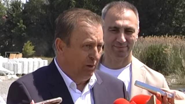 ЗНМ ги осуди грубите дисквалификации на градоначалникот Мерко кон новинарите