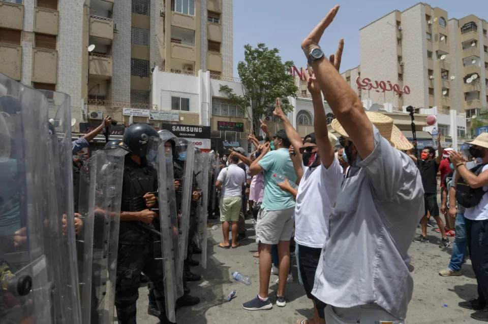 Судството во Тунис спроведува истрага на двете најголеми партии