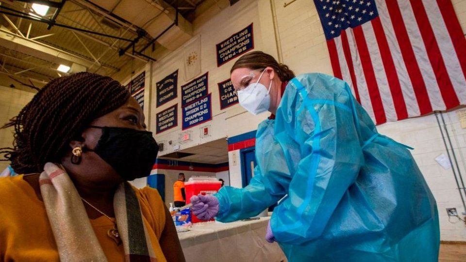 Вакцината против Ковид-19 во САД превенираше 279.000 смртни случаи