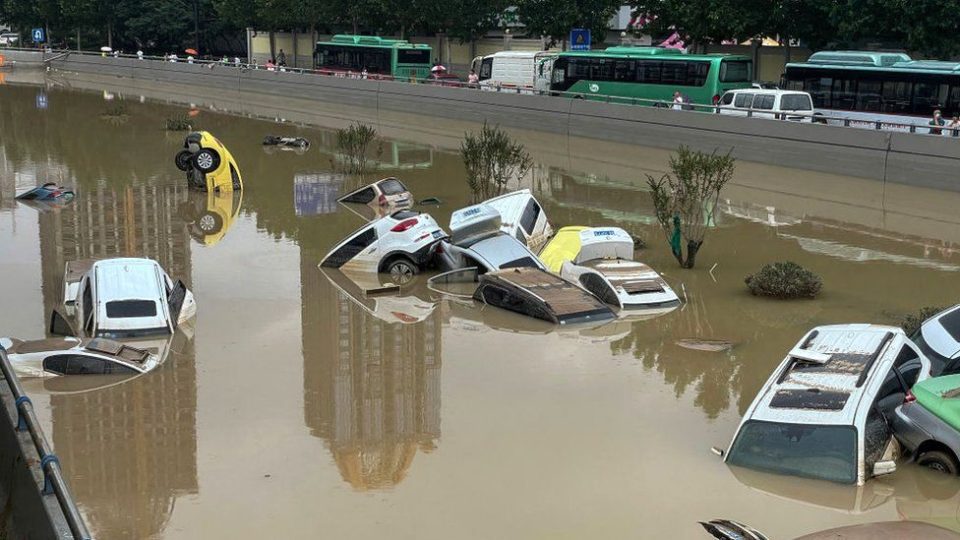 (ВИДЕО) После страшните поплави во Кина, пристигнува тајфунот „Ин Фа“