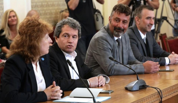 Продолжуваат консултациите за новата бугарска влада организирани од „Има таков народ“