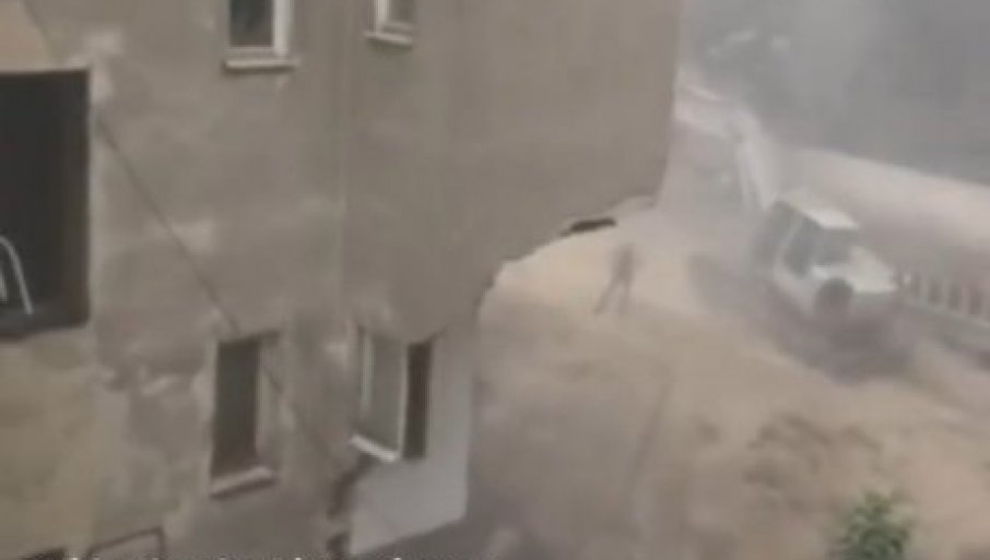 (ВИДЕО) Се урна зграда во Белград – во тек е евакуација