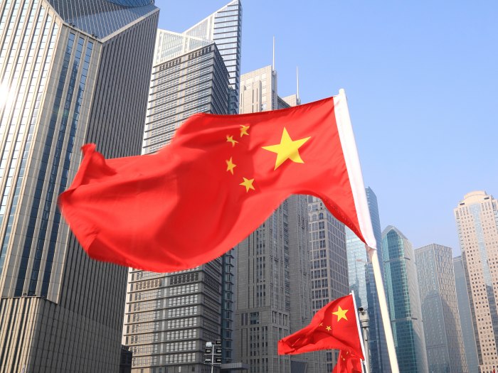 Си Џинпинг: Никој не смее да ја потцени цврстата рака на кинескиот народ
