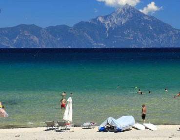 Никако не одете на оваа проколната плажа во Грција