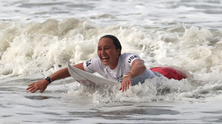 Американката Мур стана првата олимписка шампионка во сурфање