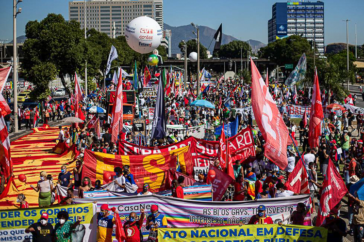 Масовни протести во Бразил: Се бара отповикување на претседателот Болсонаро
