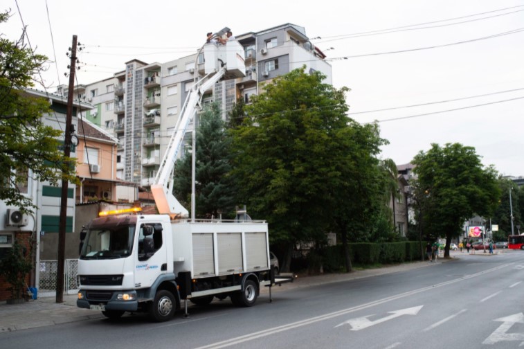 Град Скопје ги заменува обичните со нови ЛЕД светилки, како дел од проектот „Паметен град“