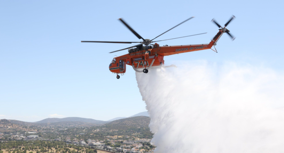 Пристигна хеликоптер за гасење пожари од Романија, во Пехчево и натаму најкритично