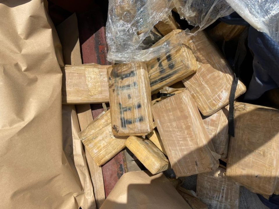 Откриени над 350 килограми кокаин во вреќи со кафе на атинското пристаниште
