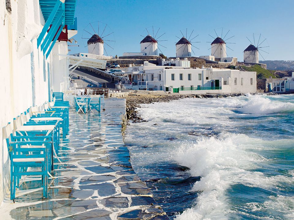 Повеќе туристички острови во Грција ставени во „црвени зони“
