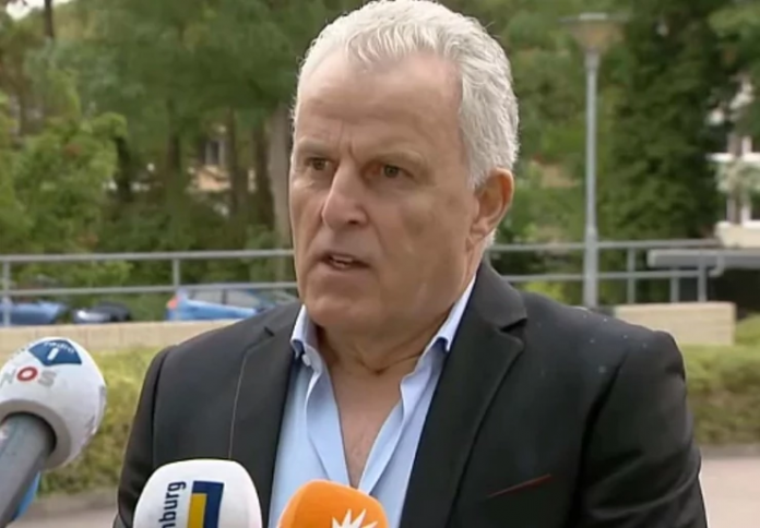 Почина познатиот холандски новинар кој беше застрелан во главата пред десет дена