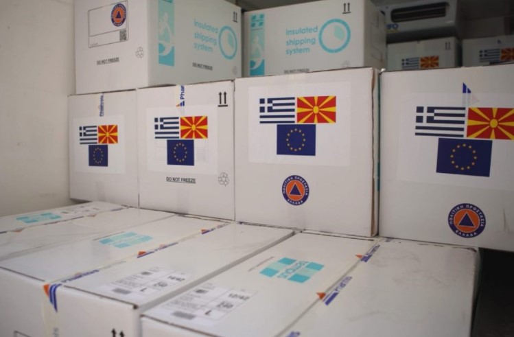 Пристигна грчката донацијата од 100.000 вакцини