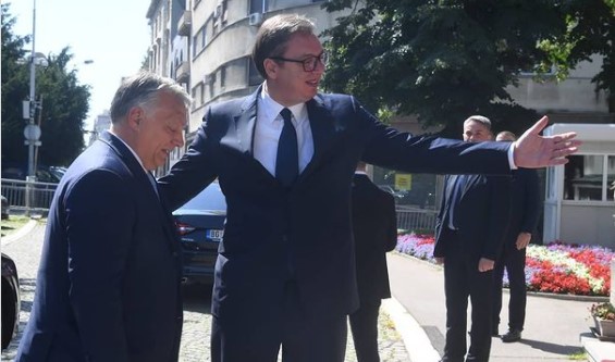 (ФОТО) Вучиќ одржа средба со Орбан во Србија