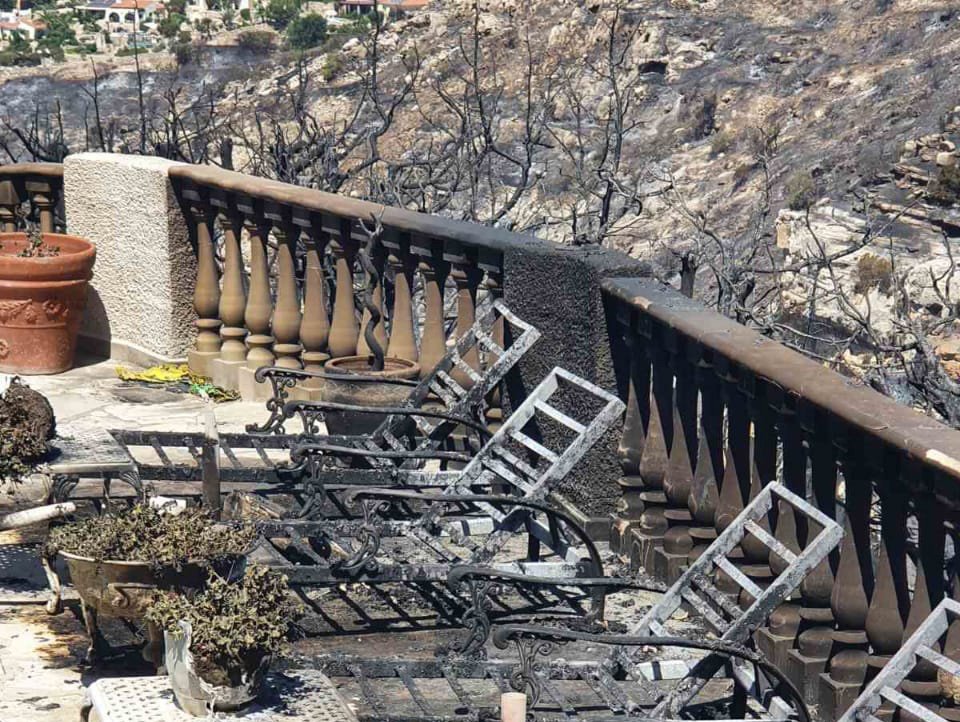 (ВИДЕО) Големи пожари на Кипар, се евакуираат села, а земјата бара помош од ЕУ и Израел