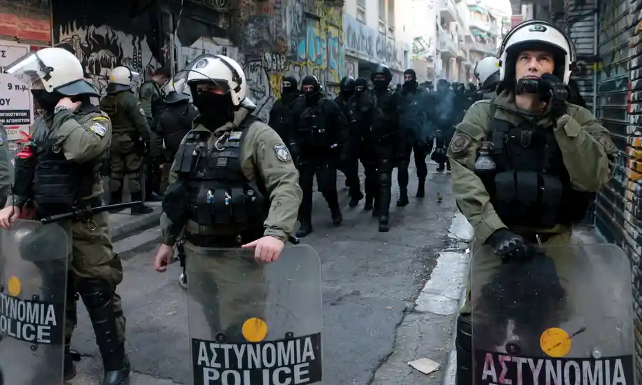 Повеќе од 7.500 лица на протестот во Атина, 47 се приведени