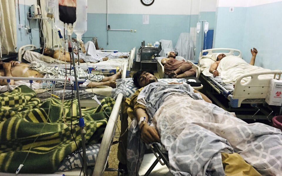 Болниците во Кабул преполни со повредени