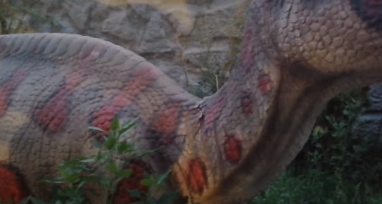 Се скрши вратот на еден од диносаурусите на Шилегов