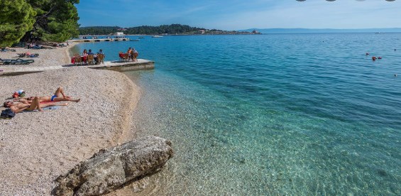Кој остави крпи и лежалка на плажа во Хрватска да му чува место ќе плати казна