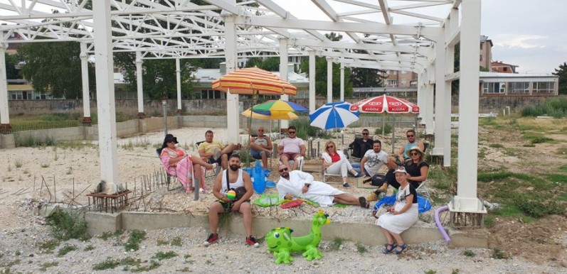 Битолчани ги прославија собраните потписи на „новиот базен“