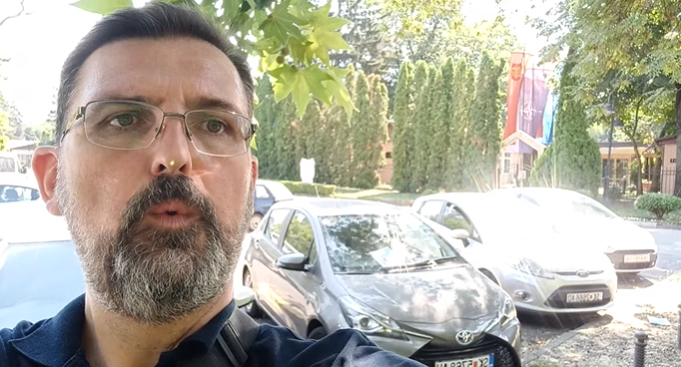 (ВИДЕО) Стоилковски од ВМРО-ДПМНЕ свирка и прашува кога ќе се врати Шилегов од одмор