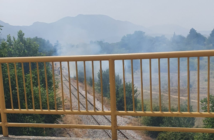 Беснеат неколку пожари во Ѓорче Петров, граѓаните оставени сами на себе