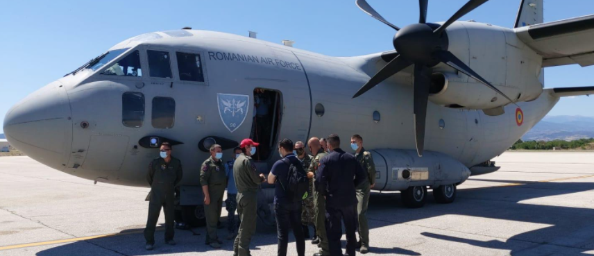 Романскиот воен авион Ц-27 Спартан се вклучува во борбата со пожарите