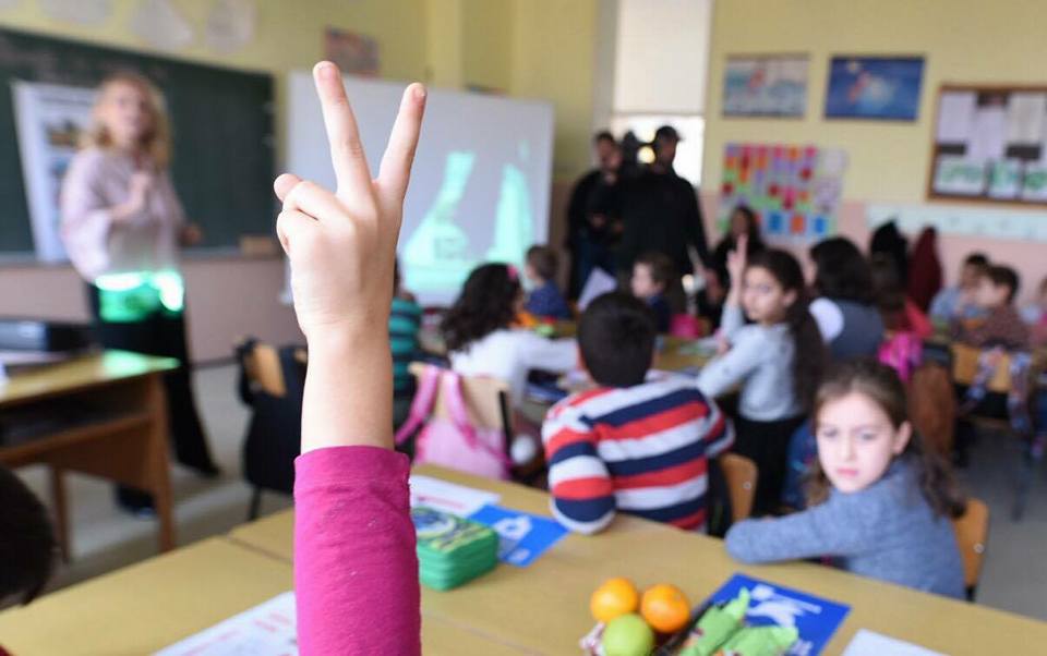 Во Албанија се одложува почетокот на учебната година