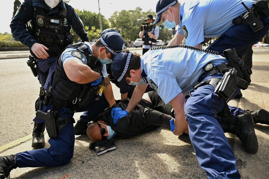Протести и апсења во Австралија поради ковид мерките